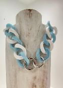 Collier maillons anse de sac bleu et blanc