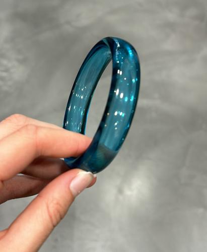 Bracelet jonc bleu translucide