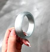 Bracelet jonc gris givré