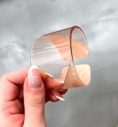 Bracelet manchette transparent et beige
