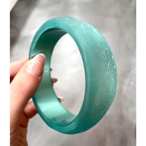 Bracelet jonc bleu givré