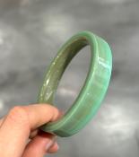 Bracelet jonc vert nuancé