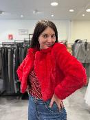 Manteau court rouge fausse fourrure CARILU GOAGOA 