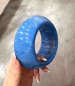 Bracelet jonc bleu asymétrique 