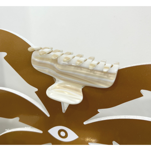Pince à cheveux en acétate de cellulose beige et blanc S