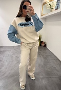 Pull sweater oversize beige et jeans  50935249