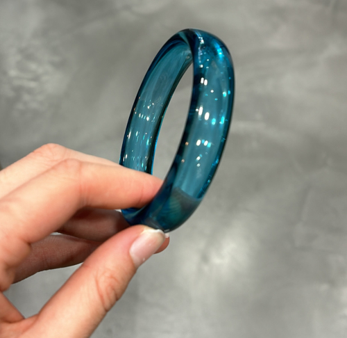 Bracelet jonc bleu translucide
