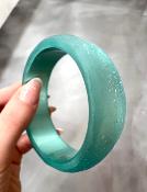 Bracelet jonc bleu givré
