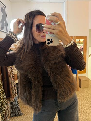 Veste fausse fourrure sans manches chocolat 52420299 MM 