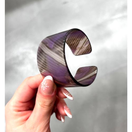 Bracelet manchette violette