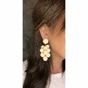 Boucles Oreilles grappe beige 