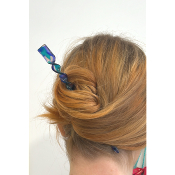 Pic à cheveux torsadé acétate de cellulose bleu