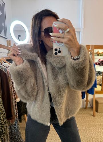 SHONNA veste en fausse fourrure grège G&M