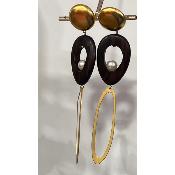 Boucles Oreilles bois ebene et métal doré et perle