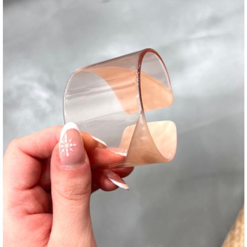 Bracelet manchette transparent et beige