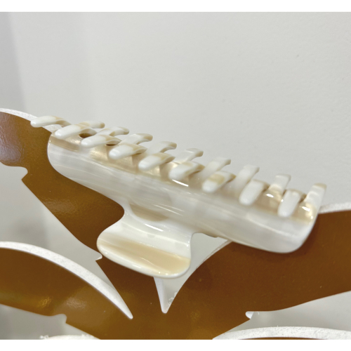Pince à cheveux en acétate de cellulose beige et blanc