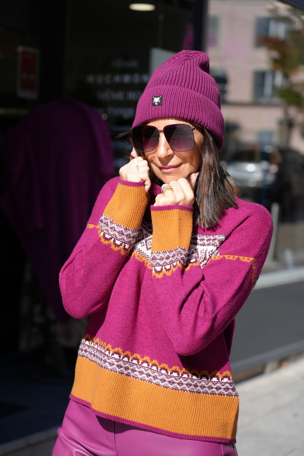 pull col montant à motifs fuxia