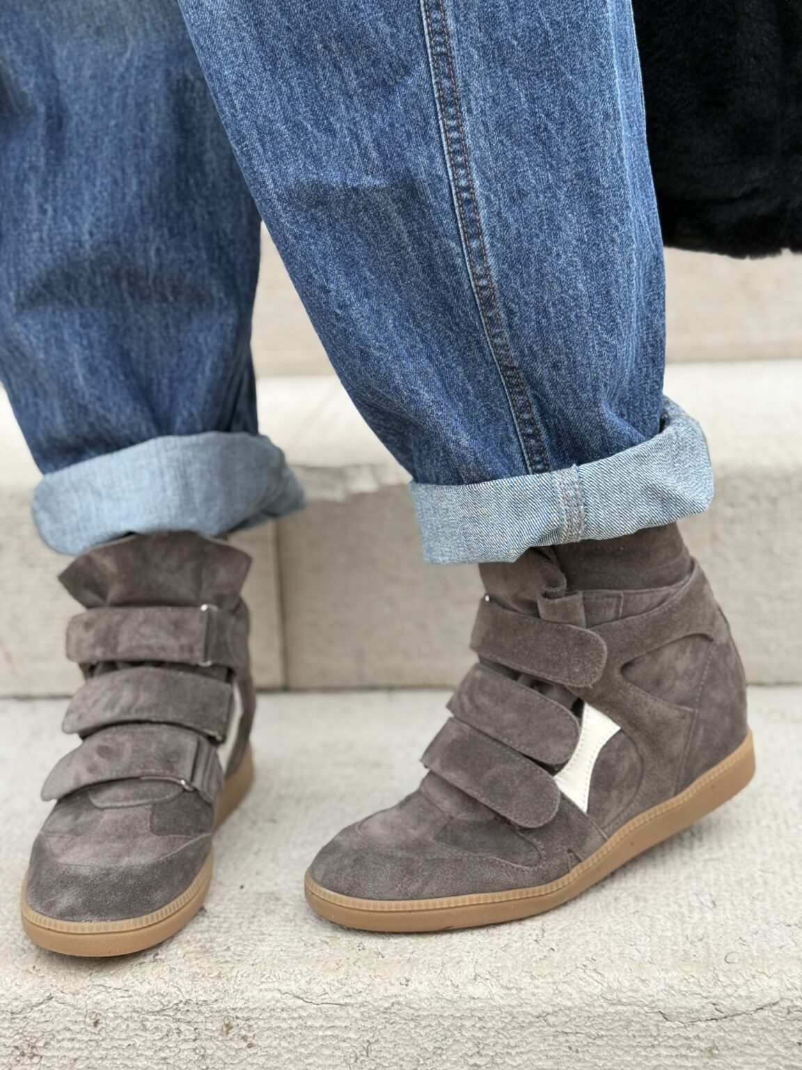 baskets montantes en cuir gris à scratchs