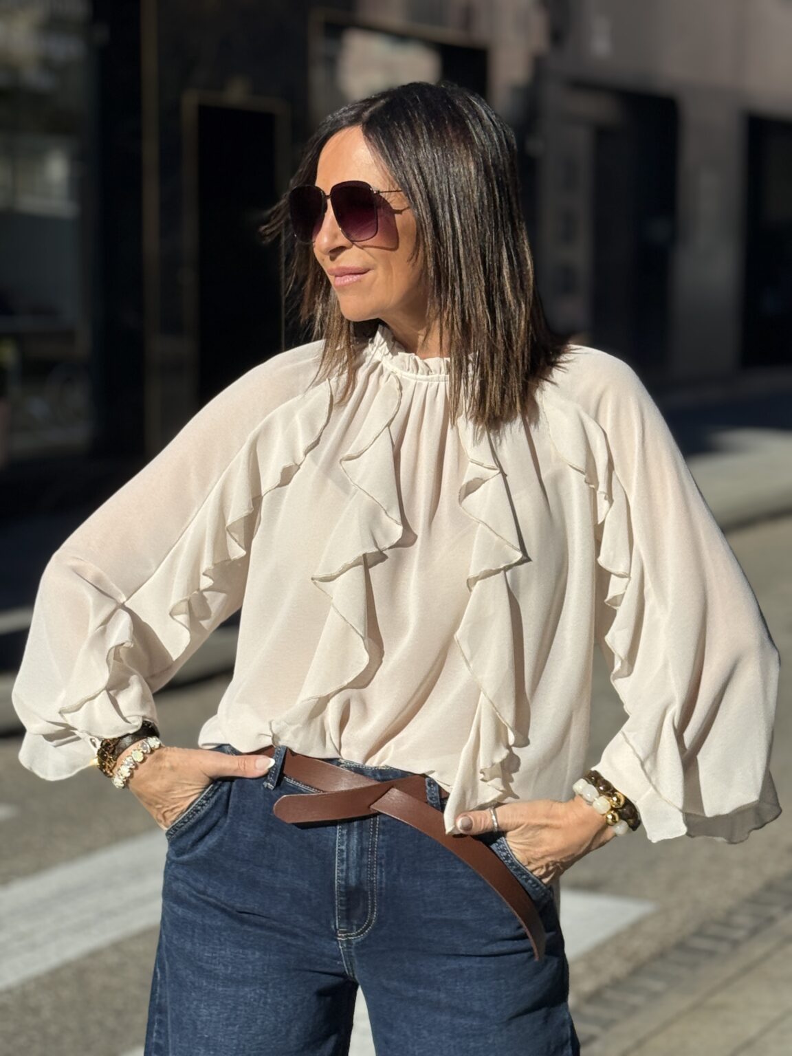 blouse beige à volant