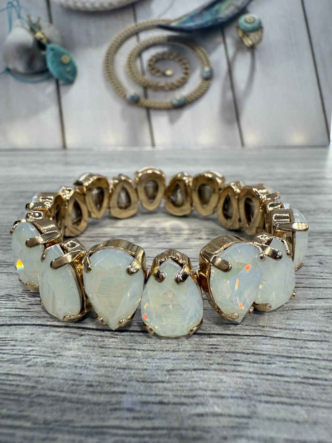 bracelet forme goutte en cristal gris