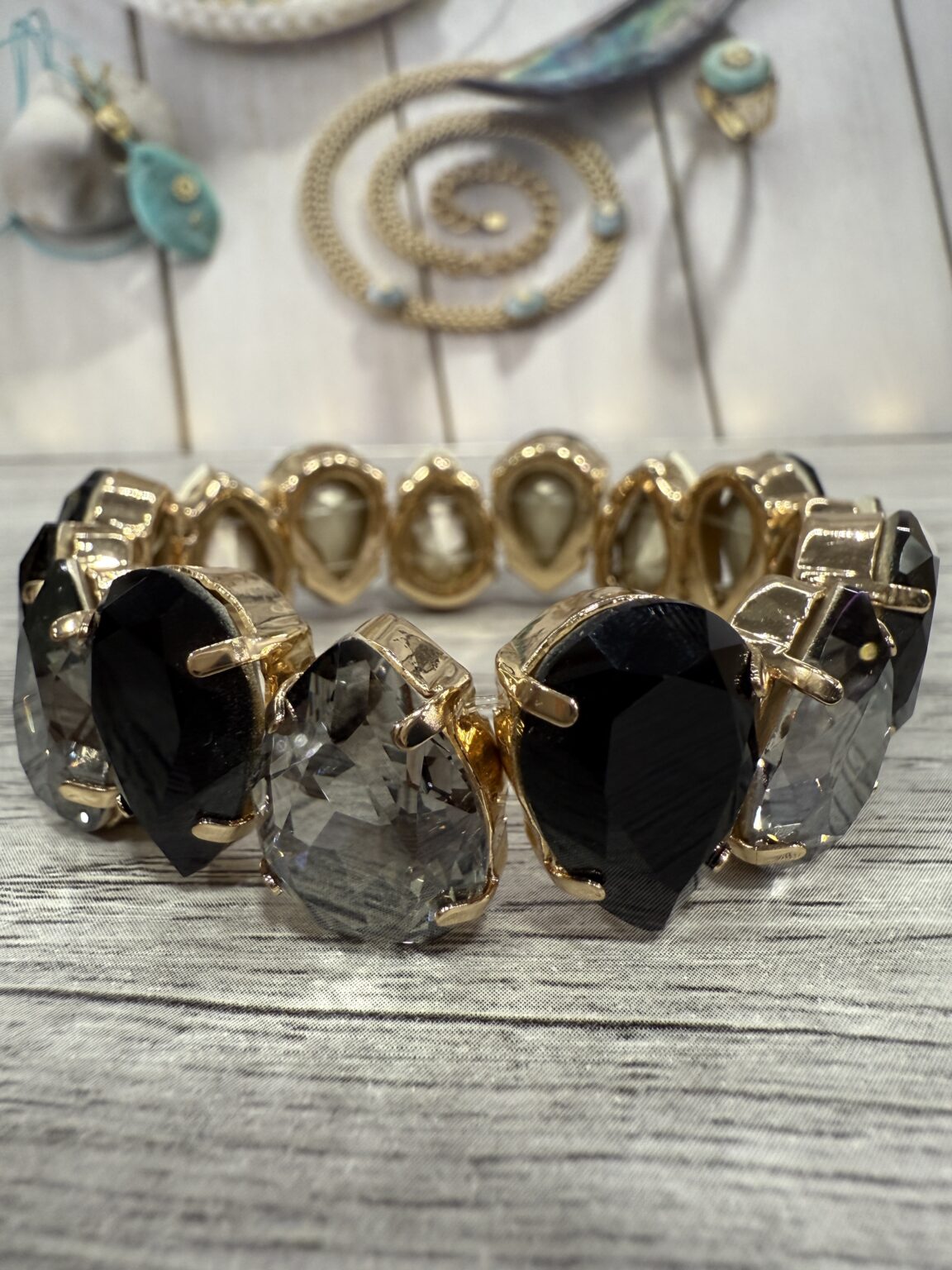 bracelet forme goutte en cristal bleu marine (copie)