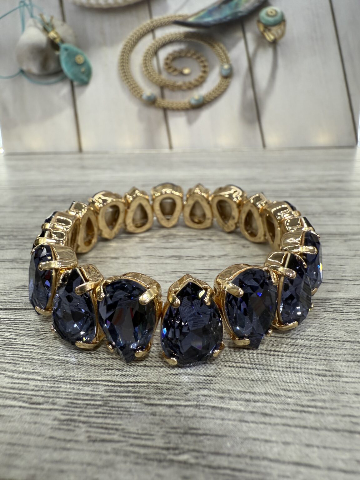 bracelet forme goutte en cristal violet