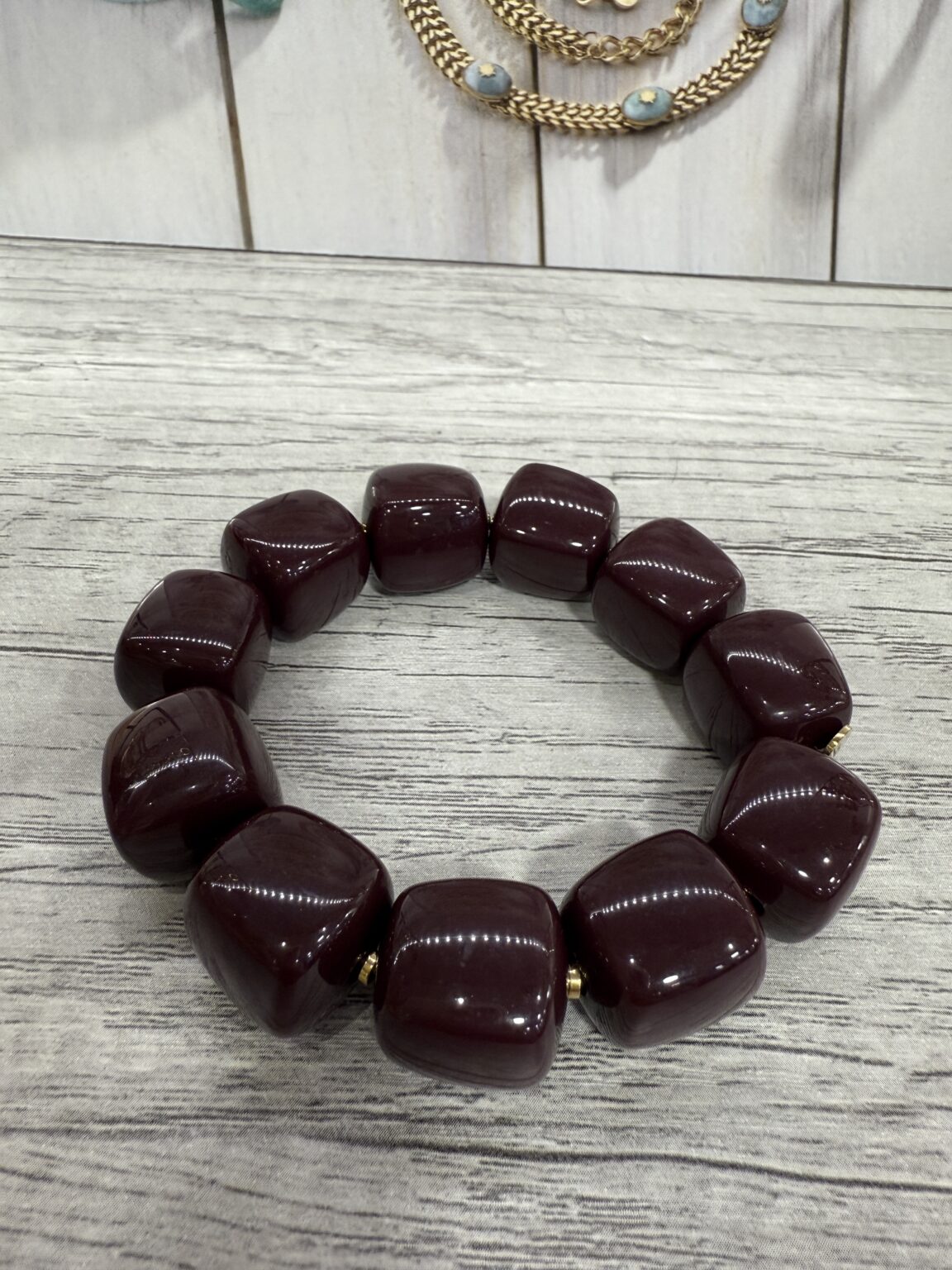 bracelet avec perles en résine marron glacé