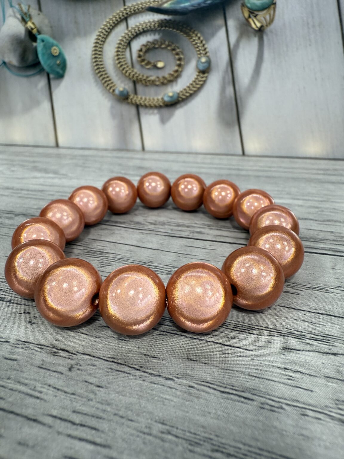 bracelet perles en résine corail