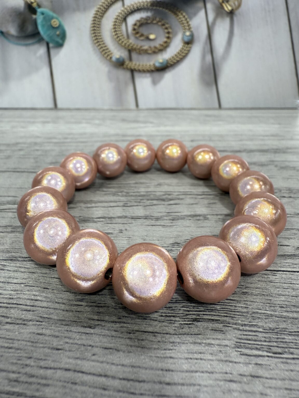 bracelet perles en résine gris kaki (copie)