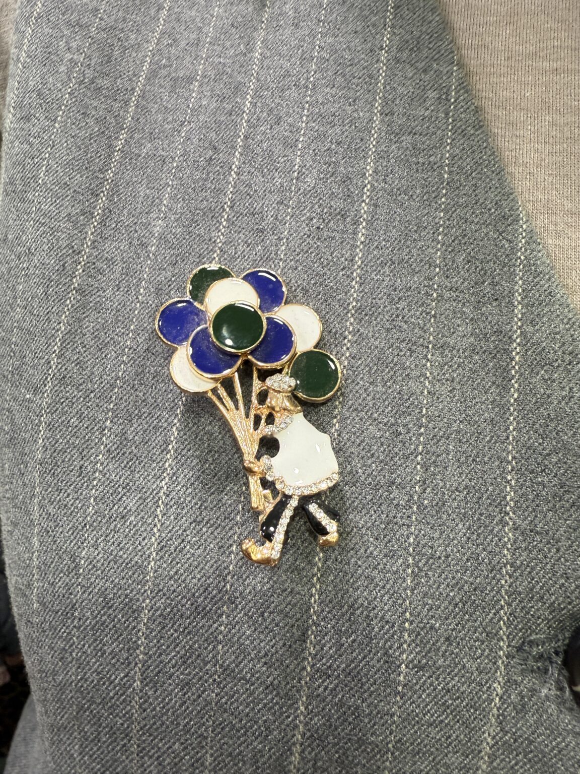 broche grenouille émail blanc & détails dorés