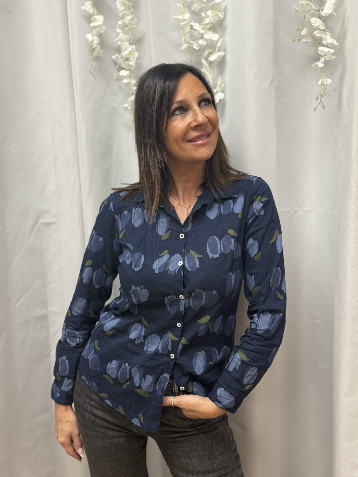 chemise effet froissée motif floral marine