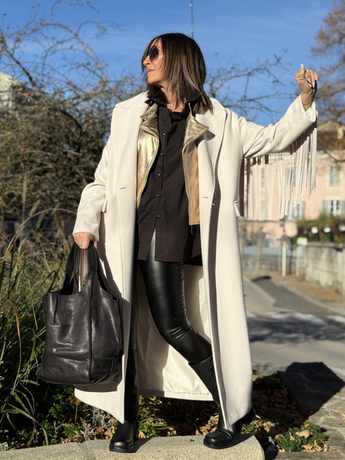 look complet manteau a franges legging sac perfecto gold imperial souvenir muchmoney.2