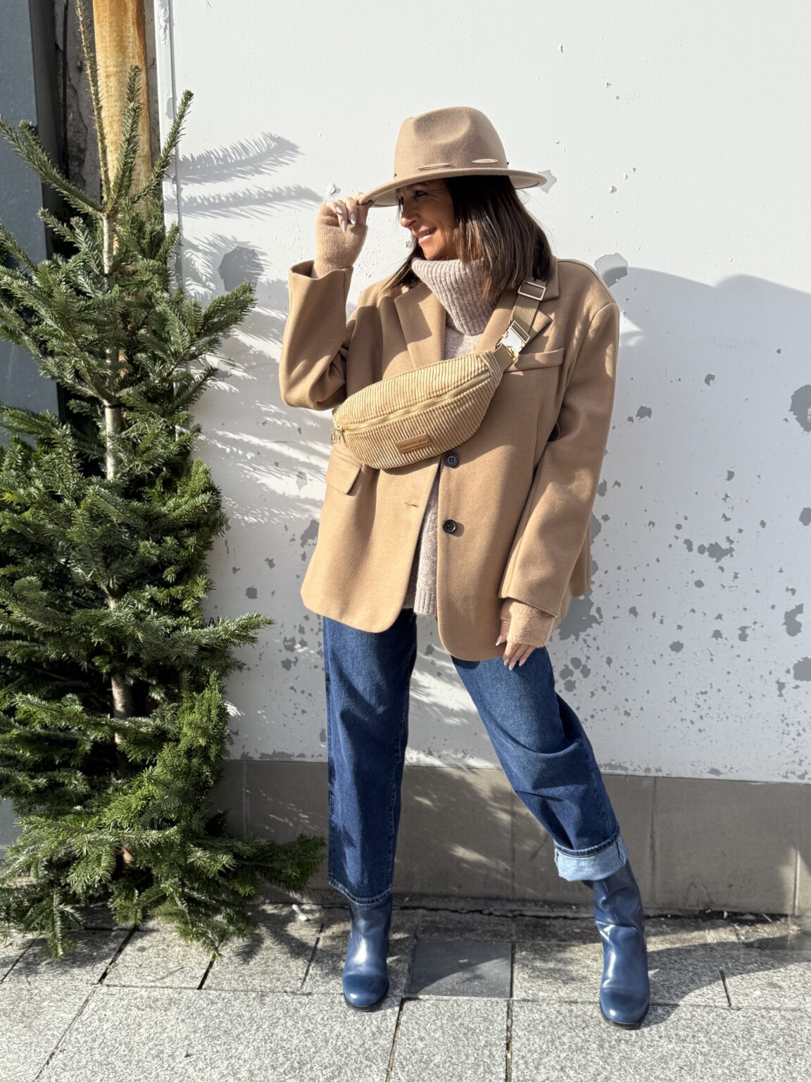 look muchmoney whitestuff emiliekarston