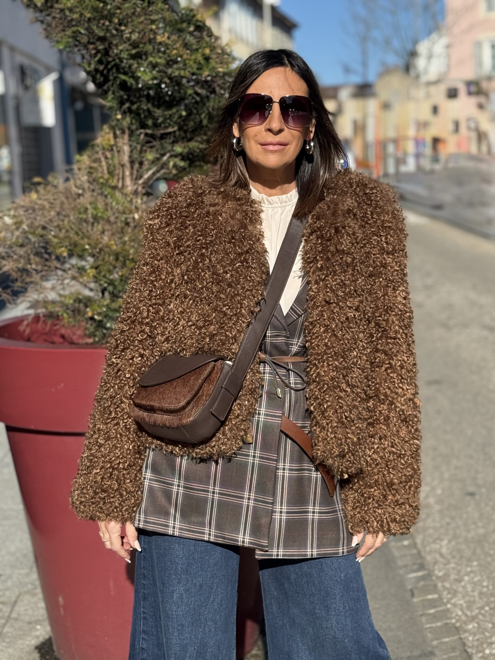 veste en fausse fourrure bouclette camel