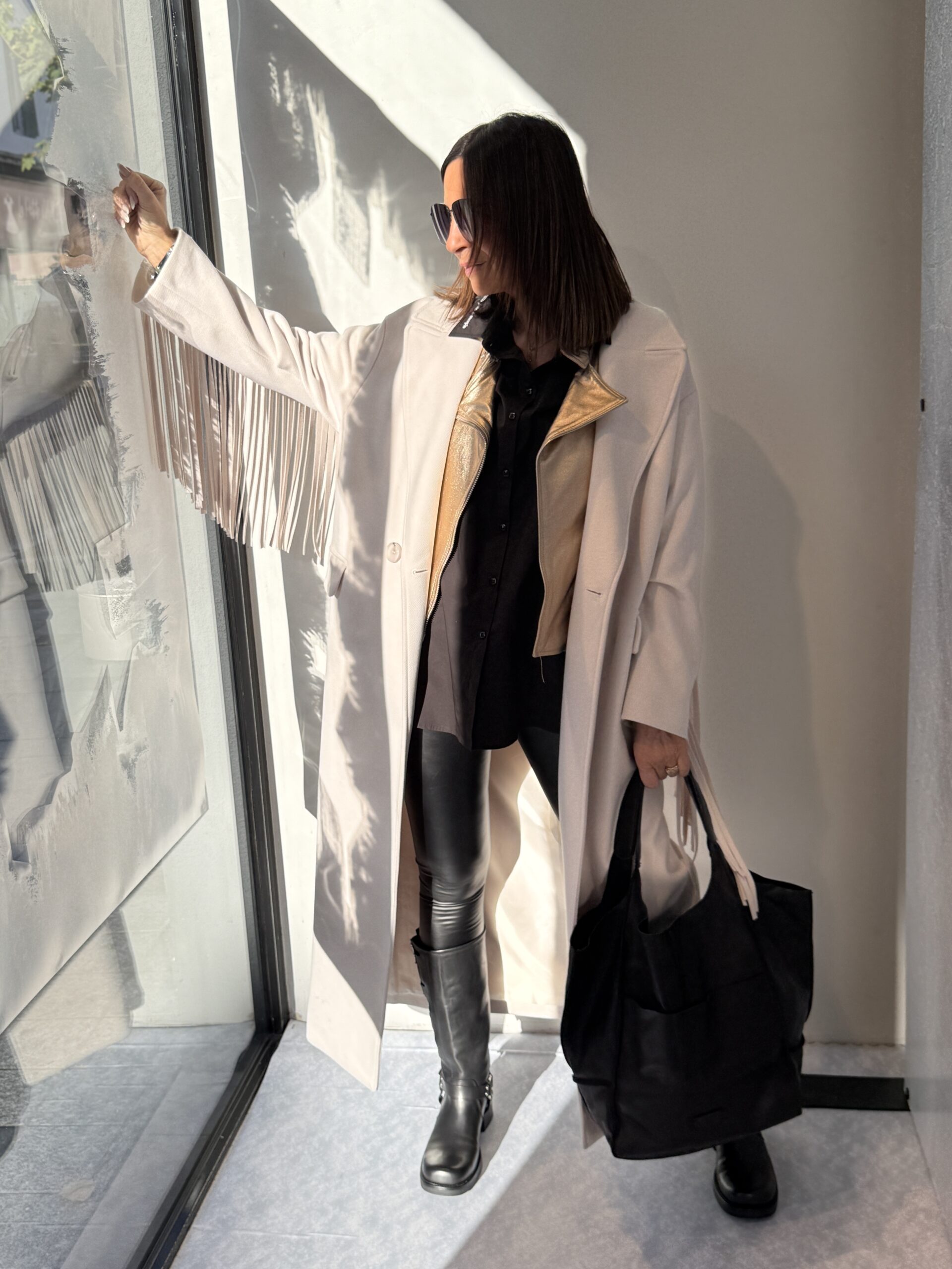 manteau long blanc a franges souvenir