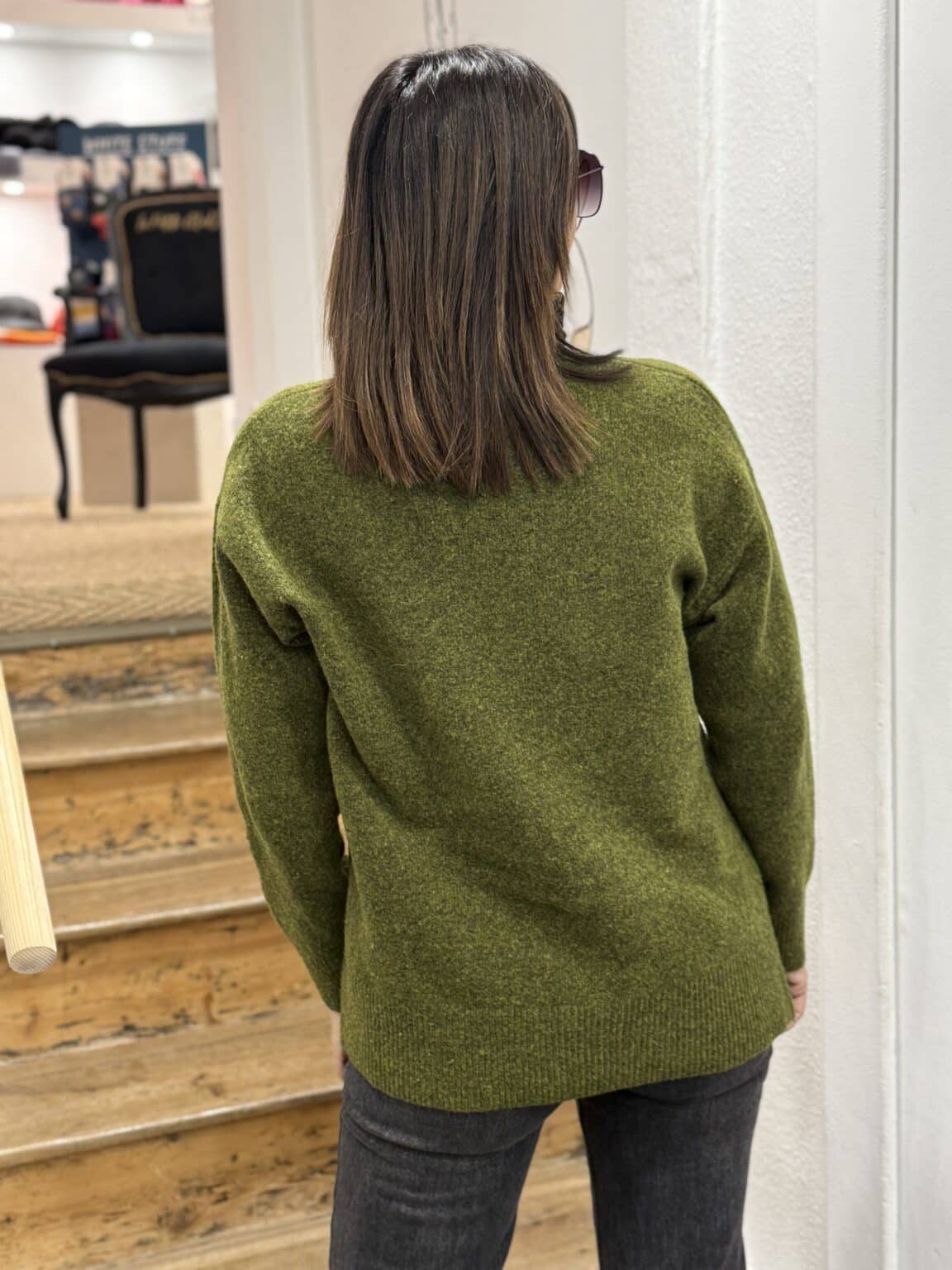 Pull col rond avec boutons décoratifs vert mousse - NICETHINGS - La ...