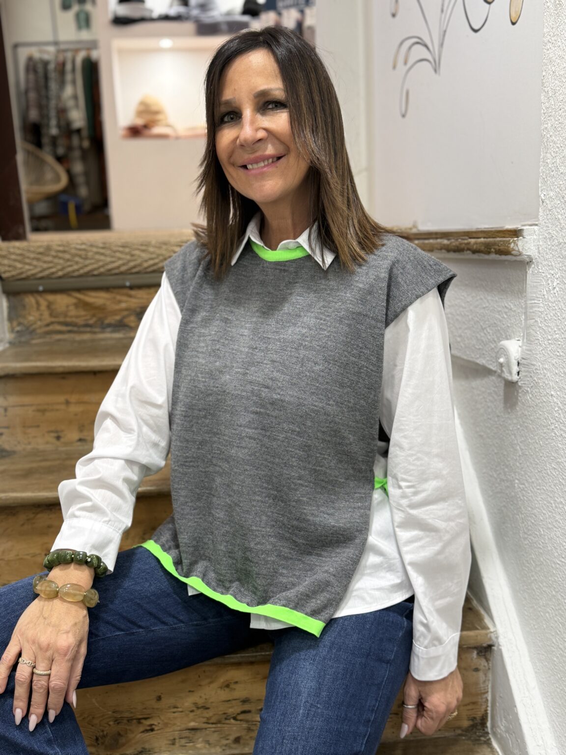 sac bandoulière cloutée en cuir noir