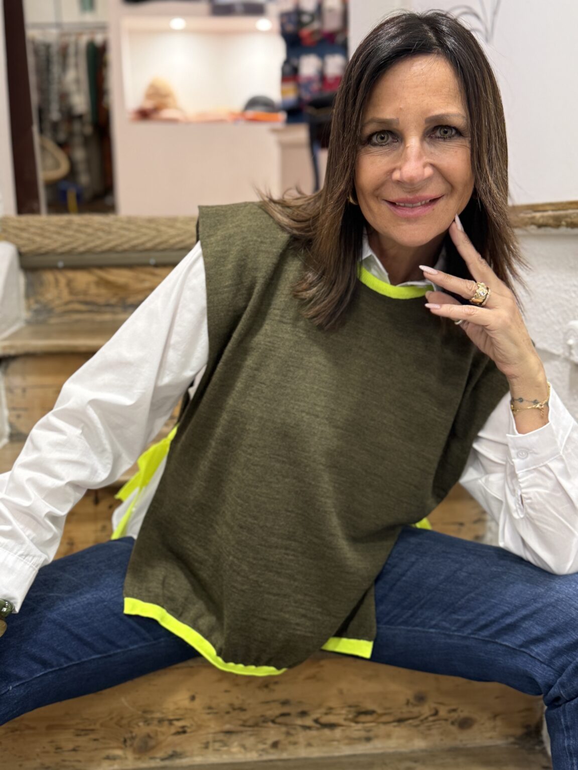 top kaki sans manches avec lien fluorescent