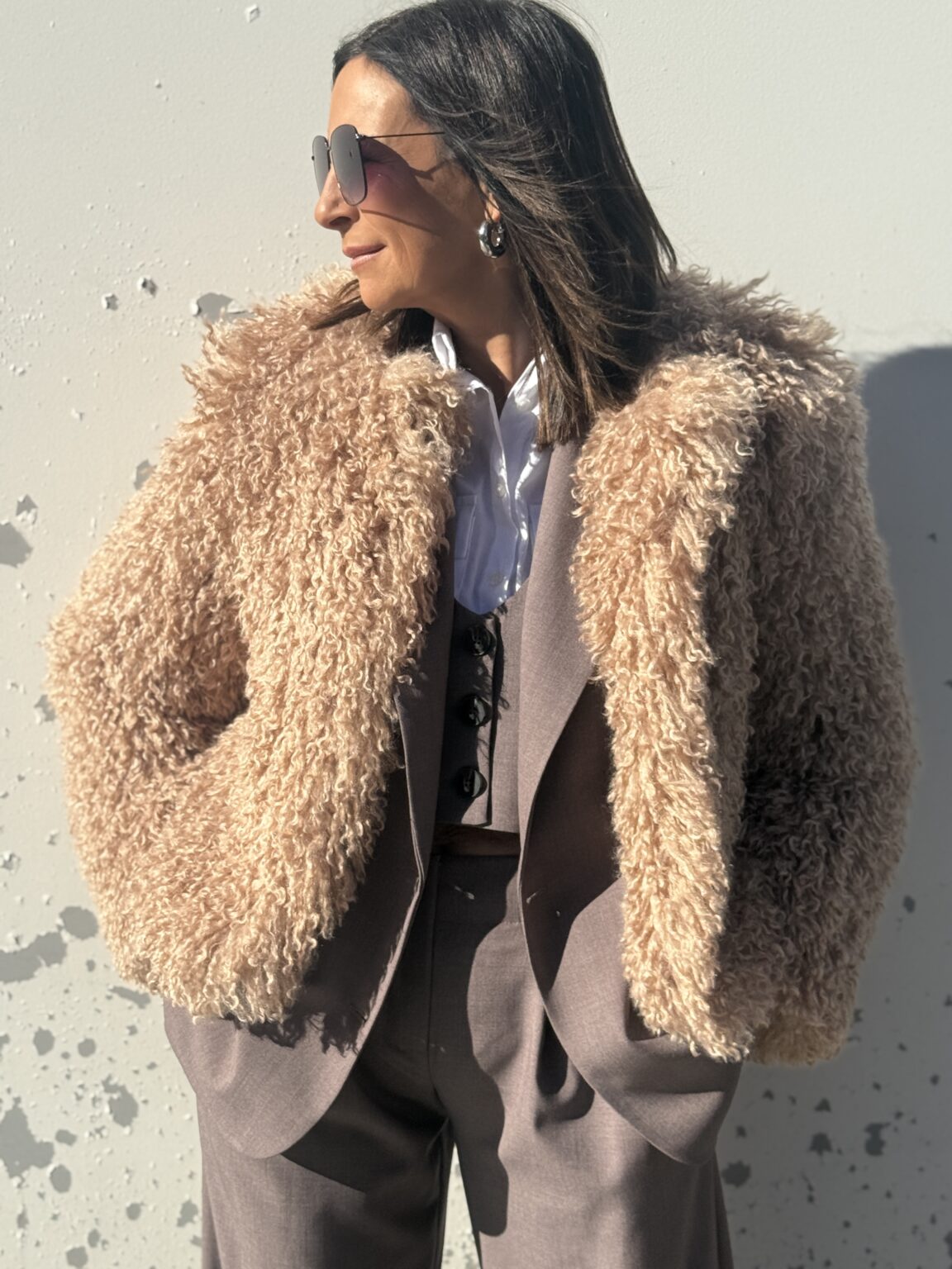 veste en fausse fourrure bouclette nude