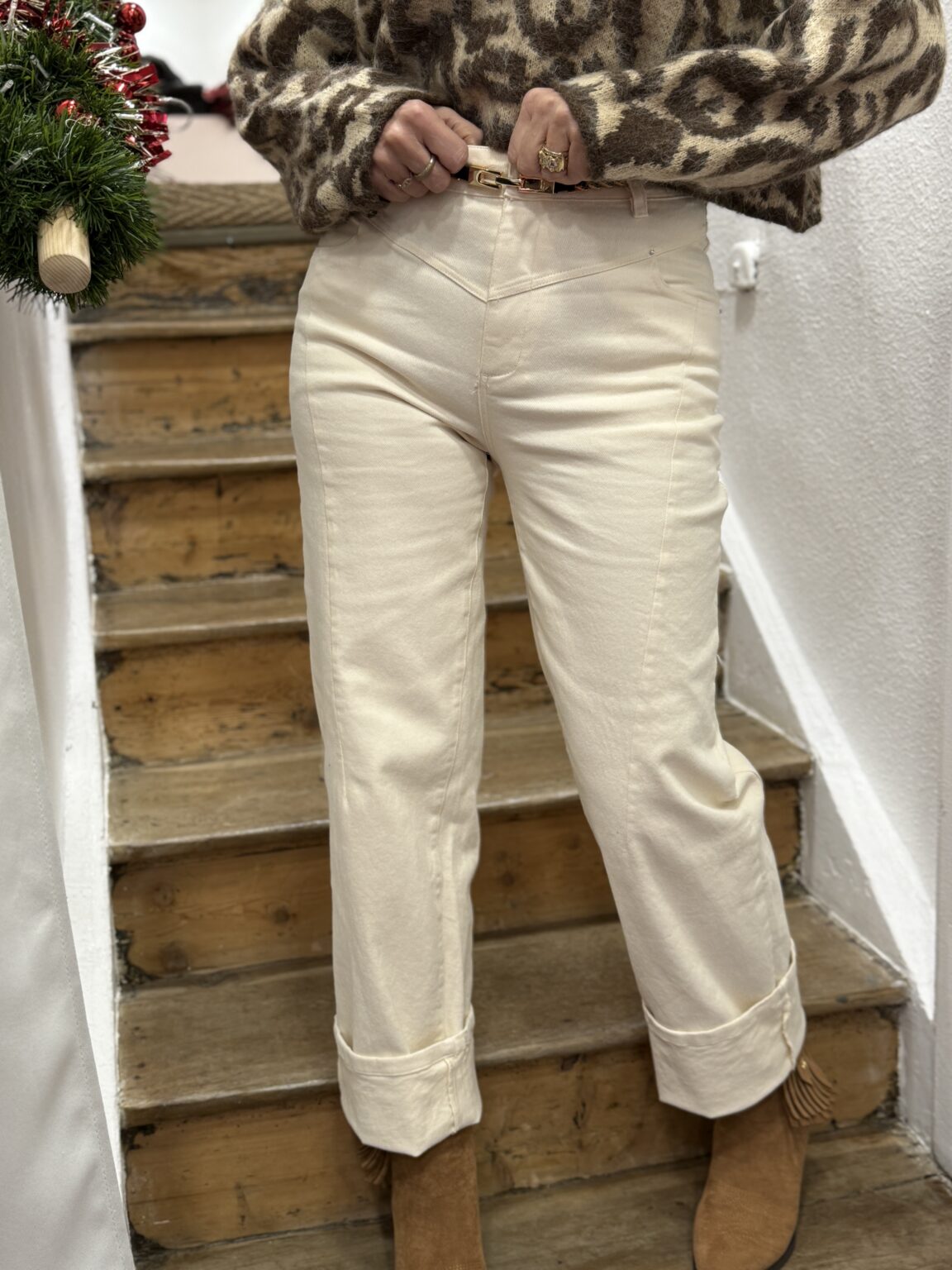 pantalon écru taille haute coupe droite