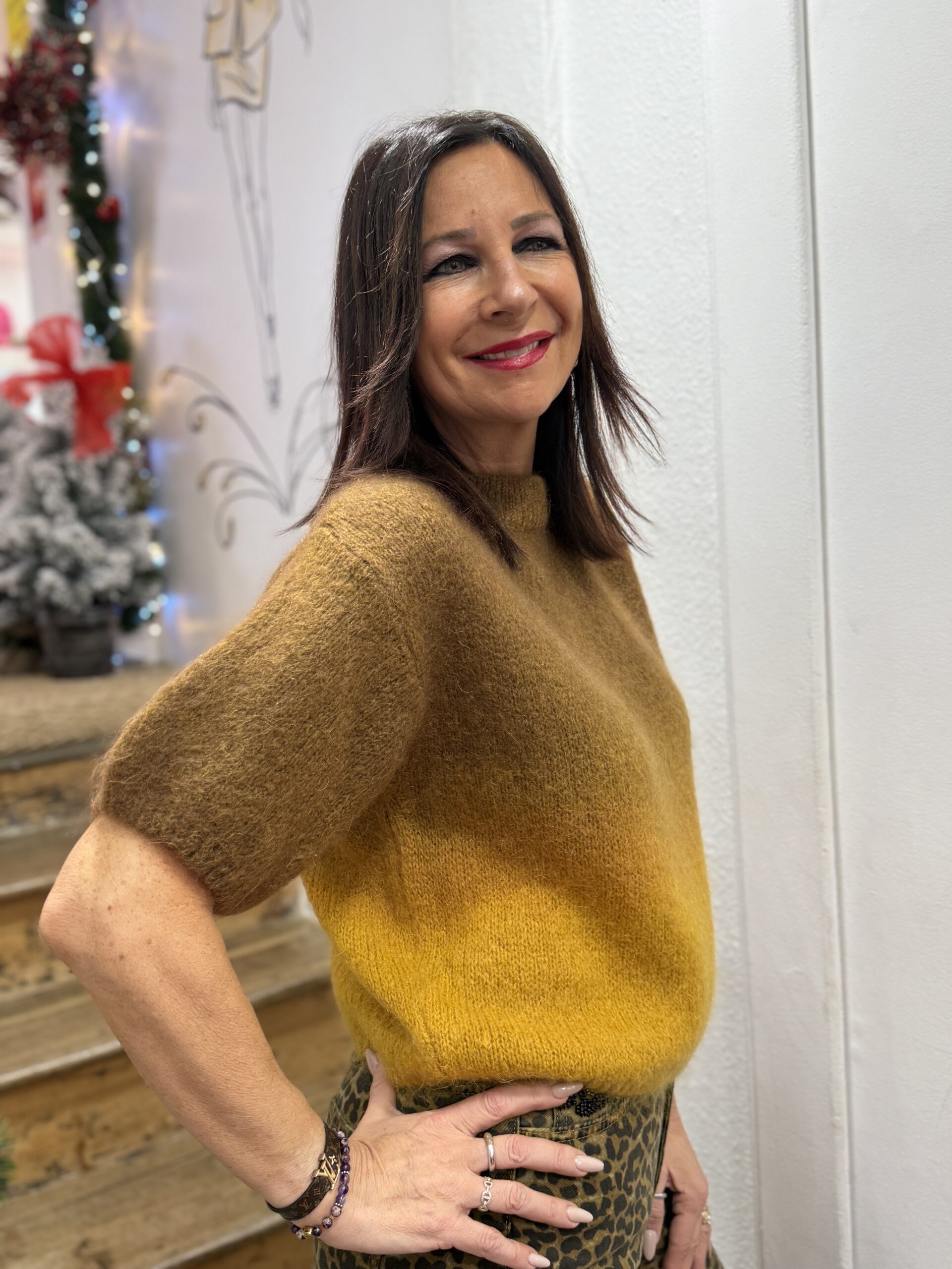 pull manches courtes au dégradé moutarde et caramel