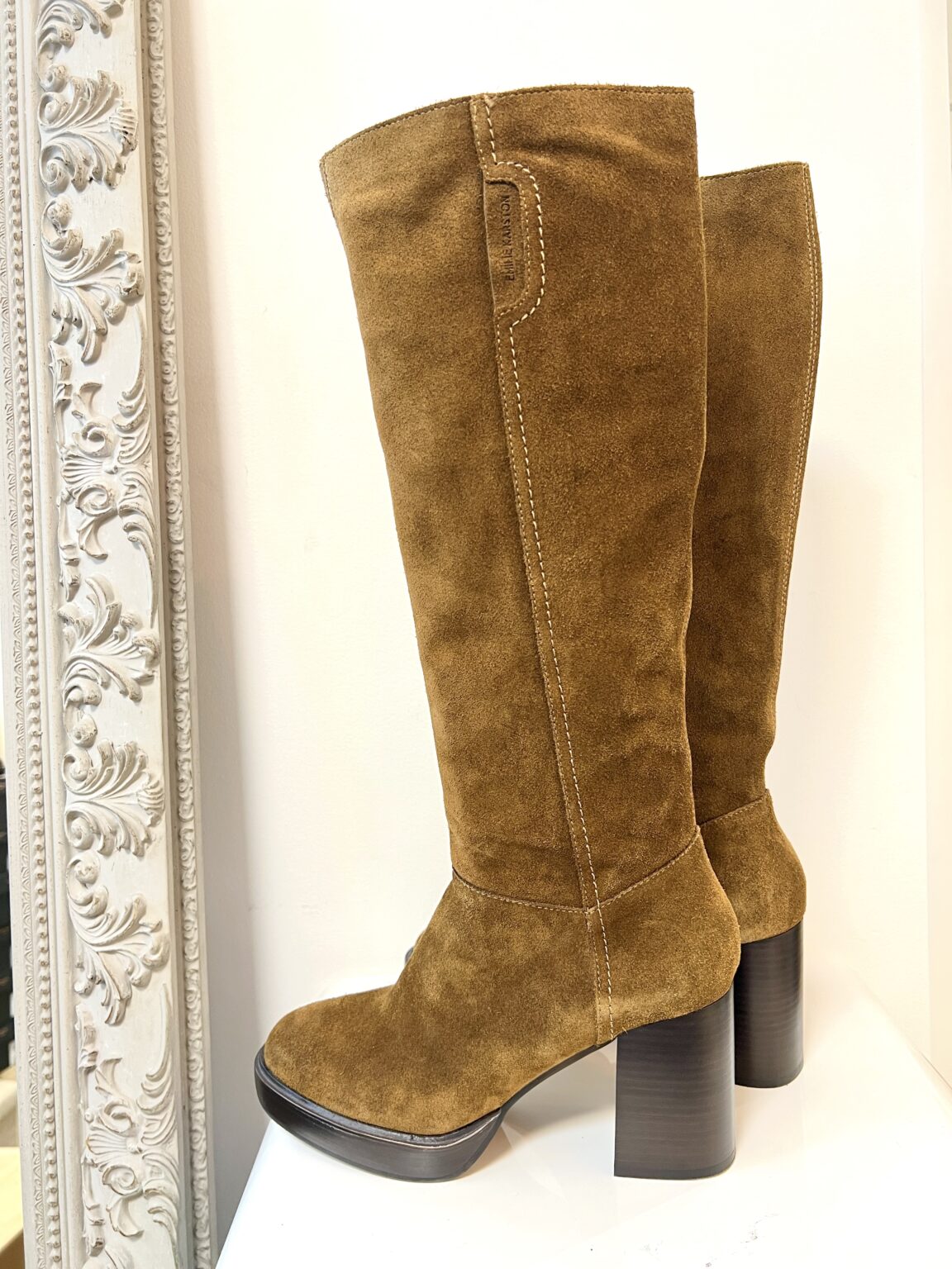 bottes en cuir suédé camel