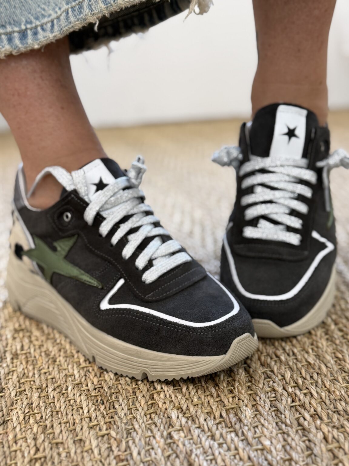 baskets à lacets cuir suédé gris et imprimé animal rd