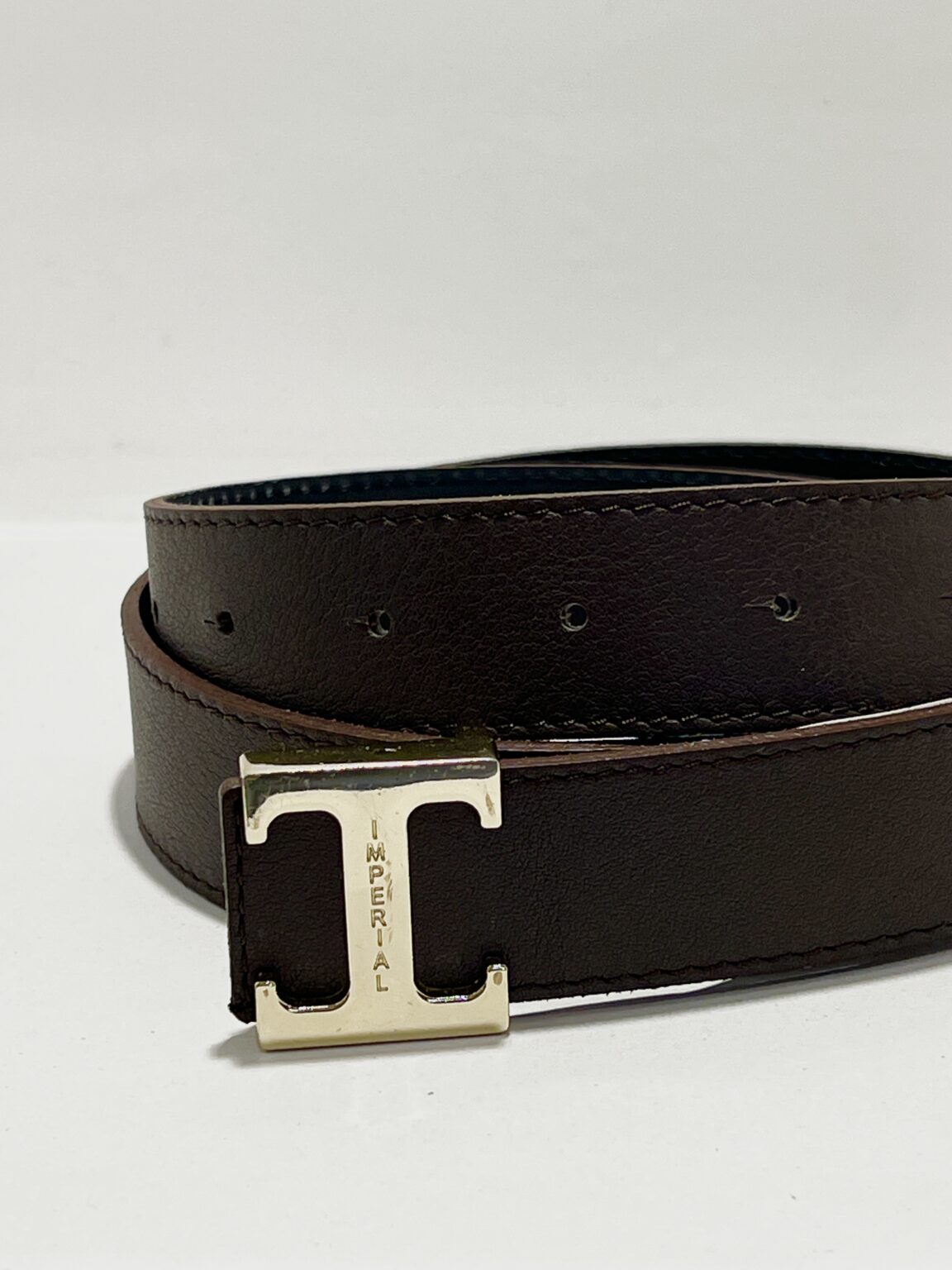 ceinture en cuir noir et boucle métallique dorée impérial