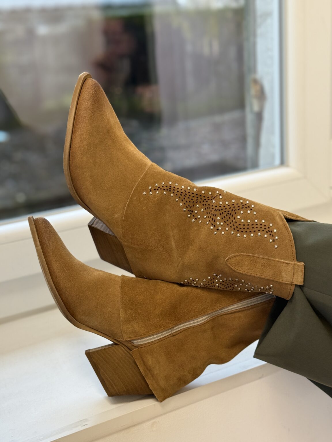 gr4896 bottines tiags camel cuir clous rd1