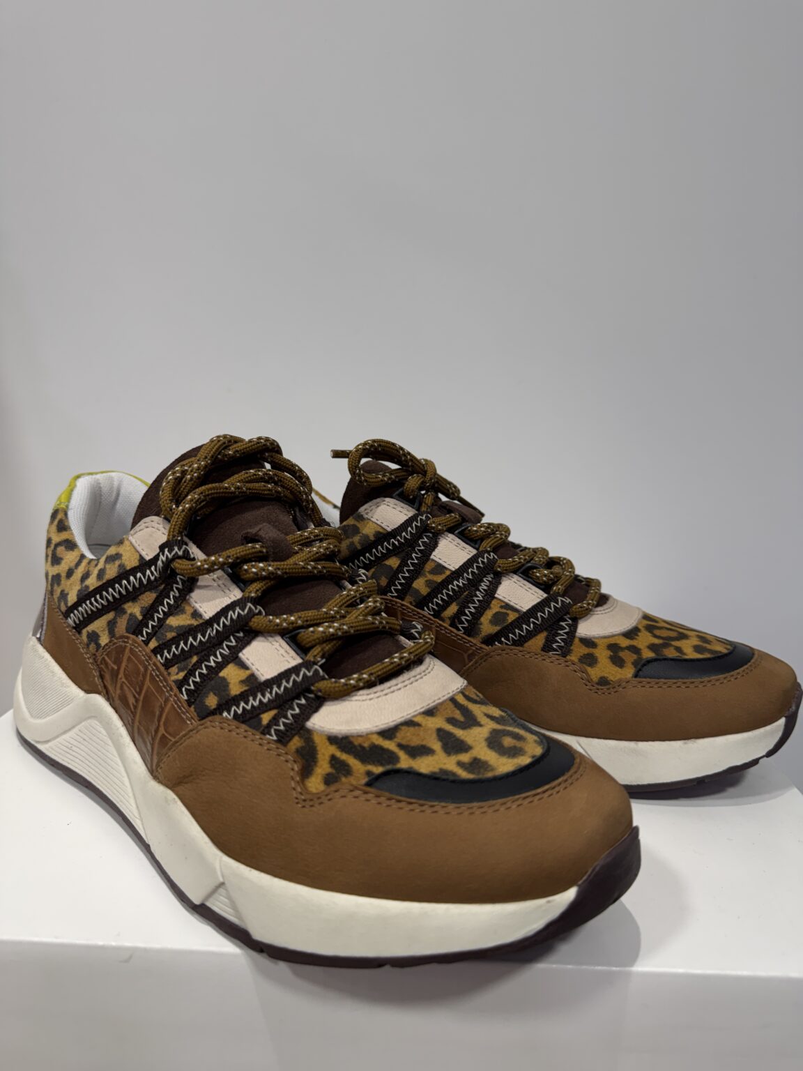 baskets cuir leopard esprit running jaune et marron