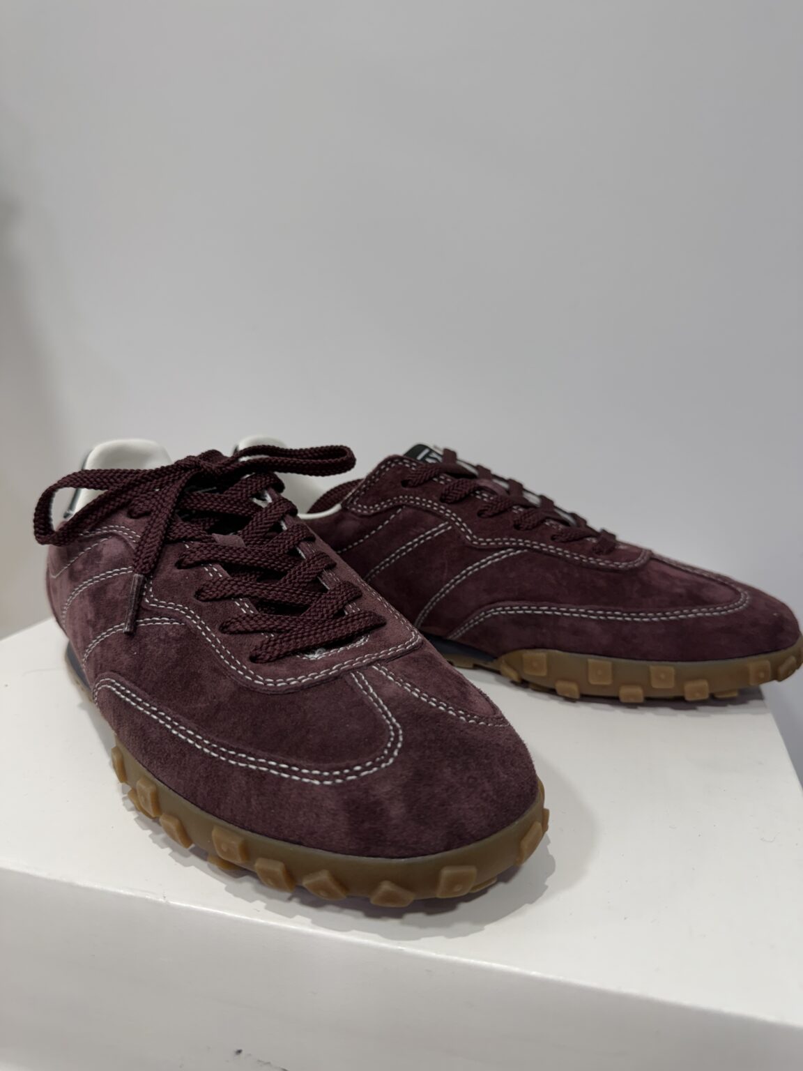 baskets cuir suédé bordeaux à lacets