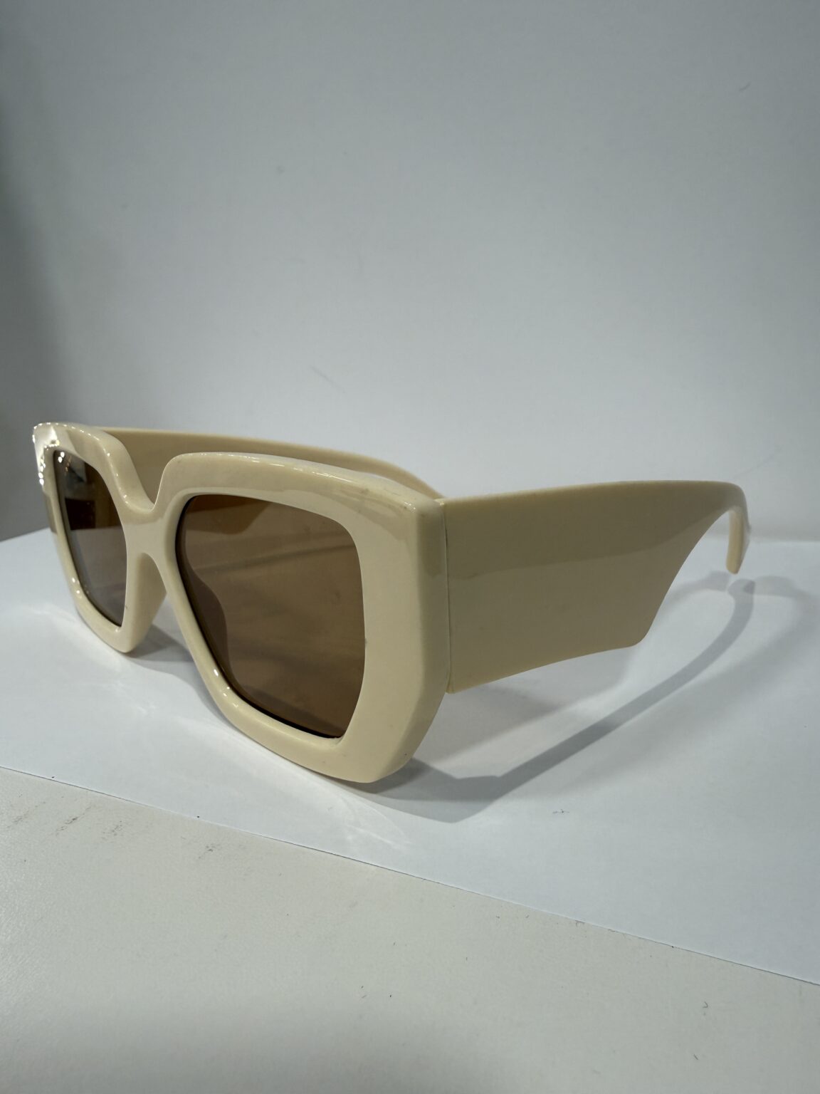 lunettes de soleil fantaisie beige