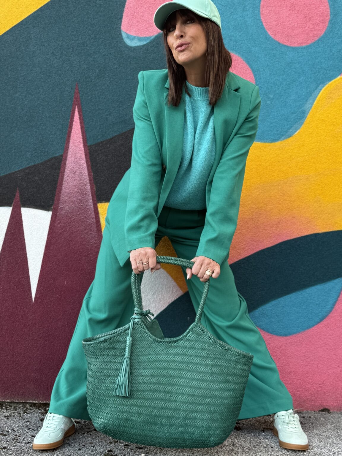 look green power & statement monochrome