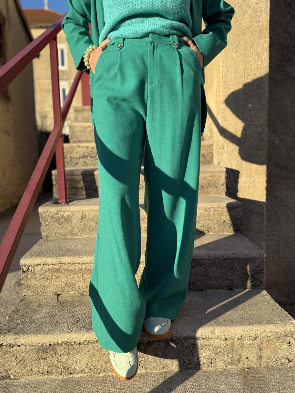 pantalon tailleur droit coupe large vert pierre